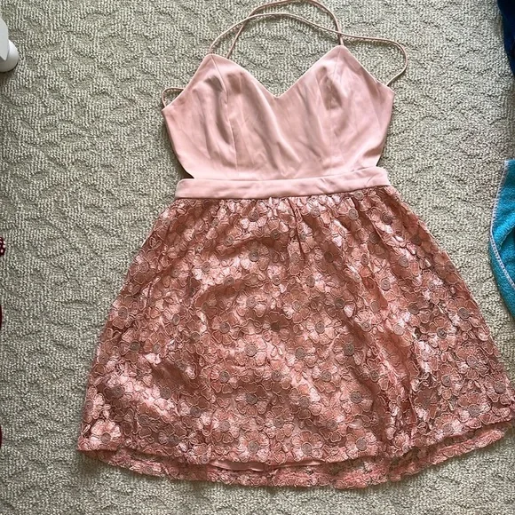 Windsor Dresses | Backless Peach/Pink Floral Mini Dress. Perfect For Homecoming! | Color: Pink | Size: L | Pm-03931070's Closet